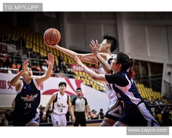 与篮球明星亲密接触打篮球和运动员合照的精彩瞬间分享